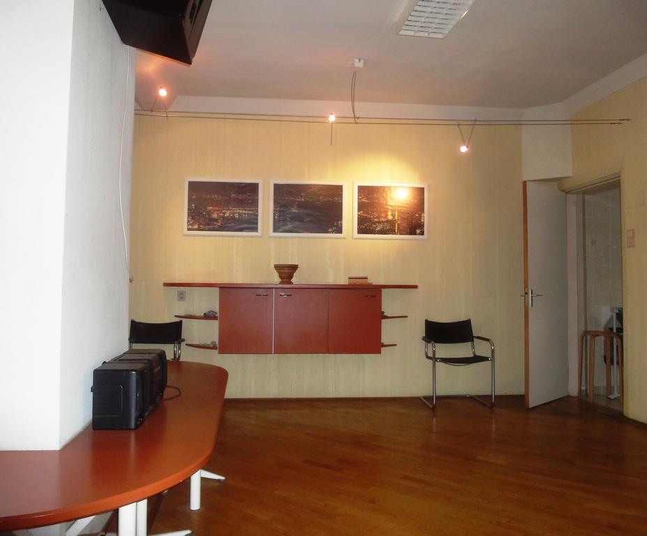 Frank'S Backpackers Pansiyon Helmond Dış mekan fotoğraf